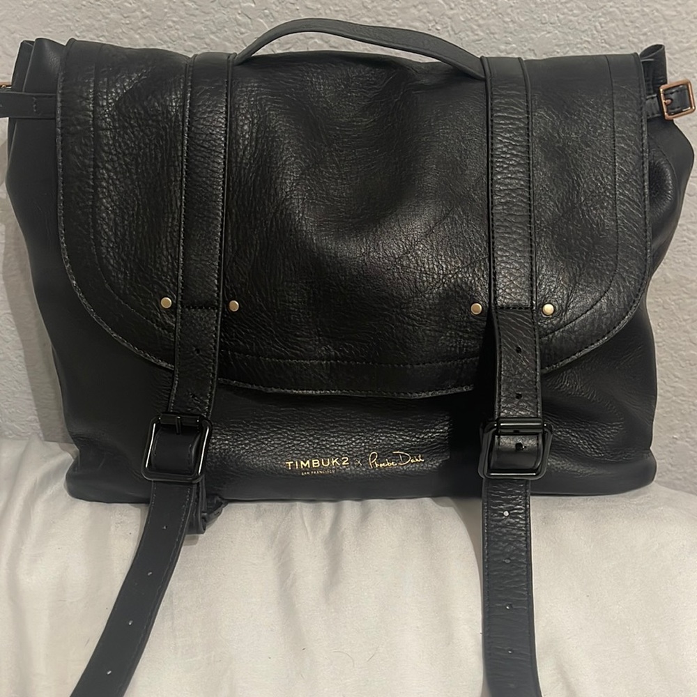 Timbuk2 Jet set book back convertible backpack ( Timbuk2 x phoebe Dahl collab)